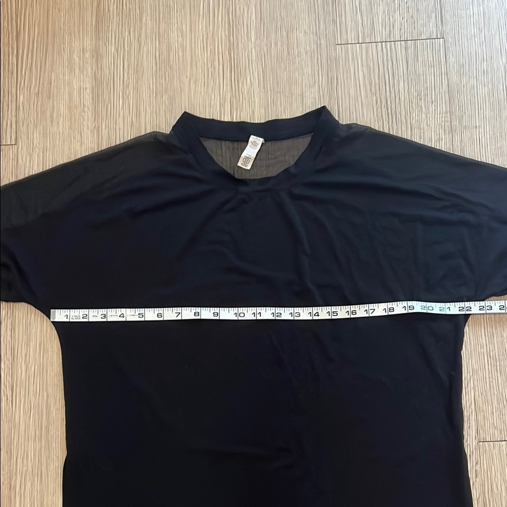 NWOT Athleta Size Medium Classic Black Women's Top - Picture 3 of 6